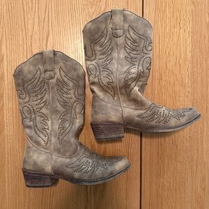 Roper Western Cowboy Boots Taupe Studded Mid-Calf Boots – Women’s 7
